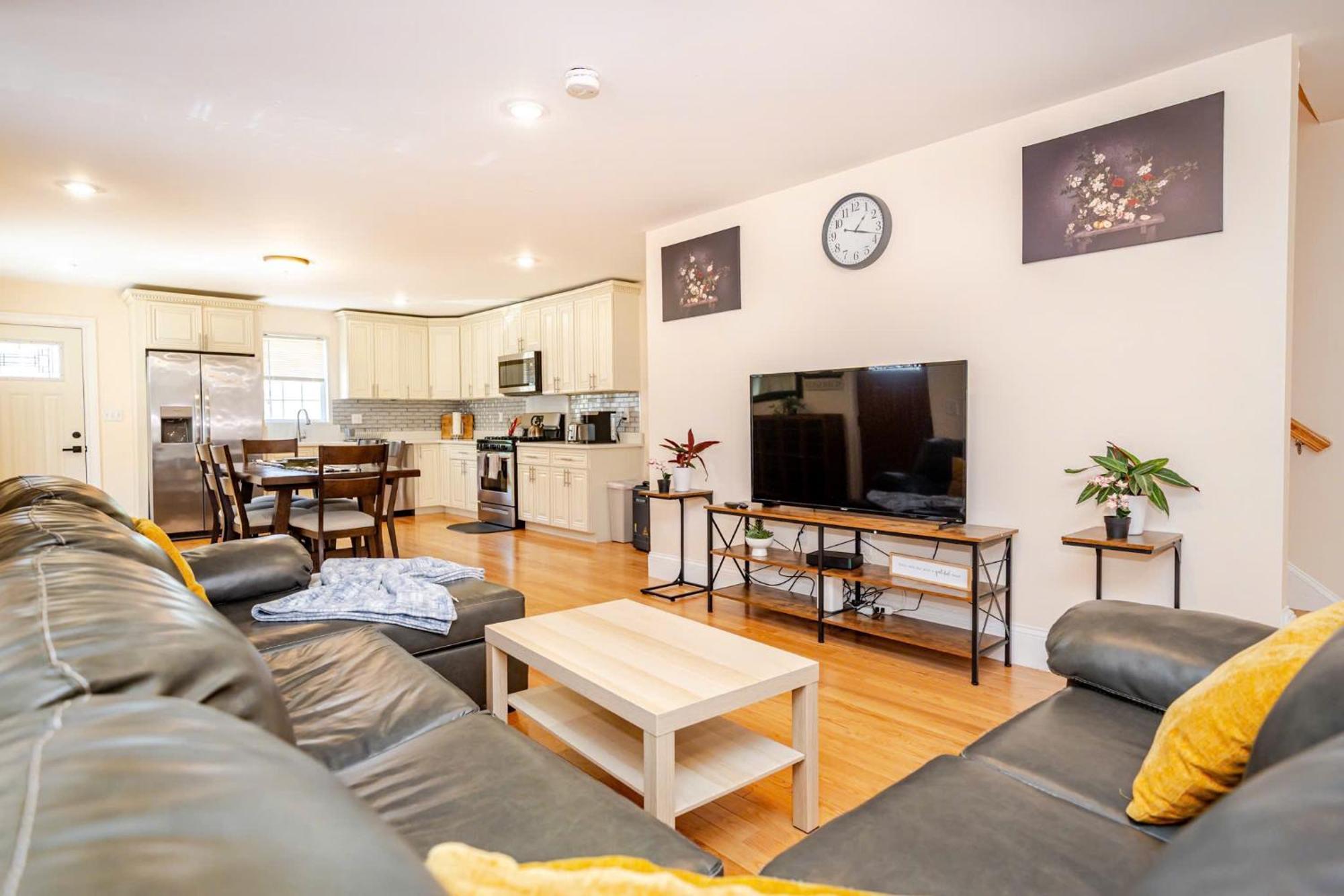 37 - 3Br Quincy - Cozy Townhouse Near Blue Hills Apartment Exterior photo