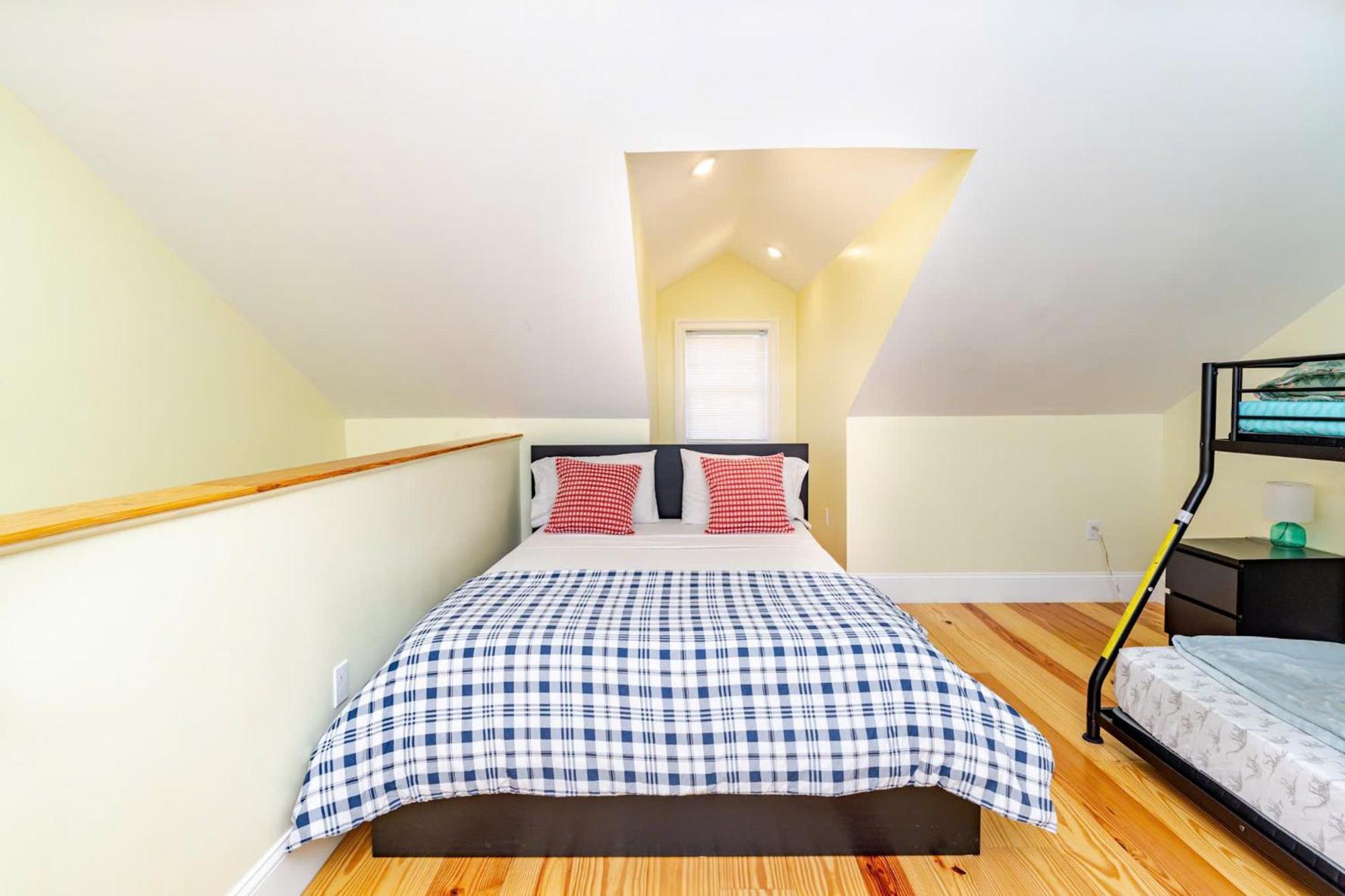 37 - 3Br Quincy - Cozy Townhouse Near Blue Hills Apartment Exterior photo